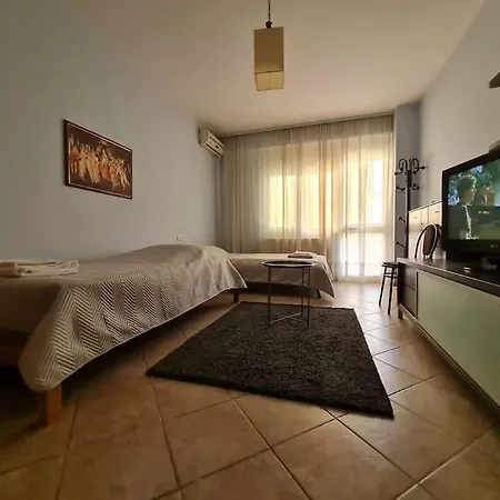 Cozy & Spacious Flat - City Centre Wilson Square Apartmán *