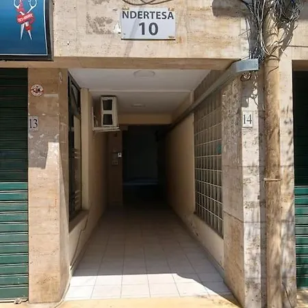 Cozy & Spacious Flat - City Centre Wilson Square Διαμέρισμα Τίρανα